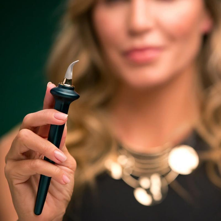 "Svart vattenfast no-skip eyeliner med ergonomisk borste för nybörjare, perfekt för professionell ögonmakeup."