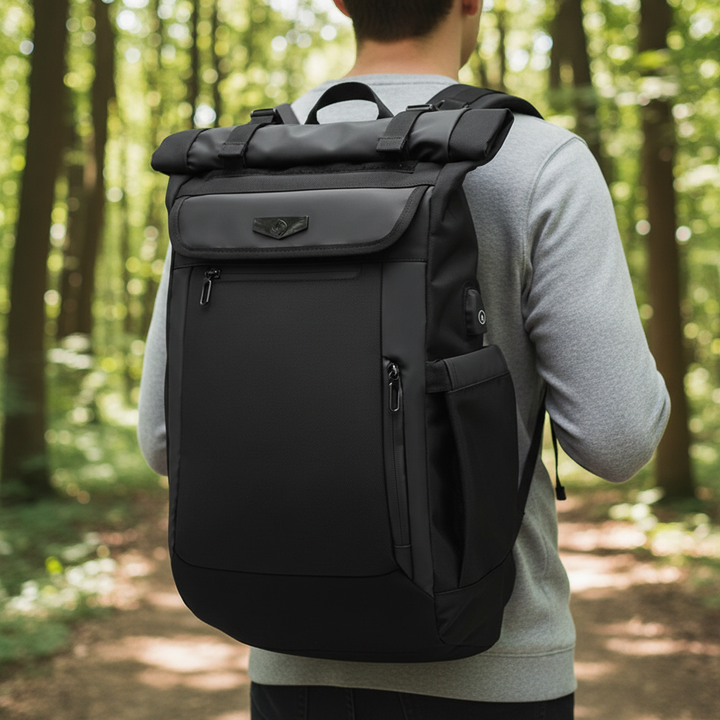 Svart, vattentät unisex reseryggsäck 50L för laptop. Ergonomisk dagryggsäck med smart förvaring för pendling.