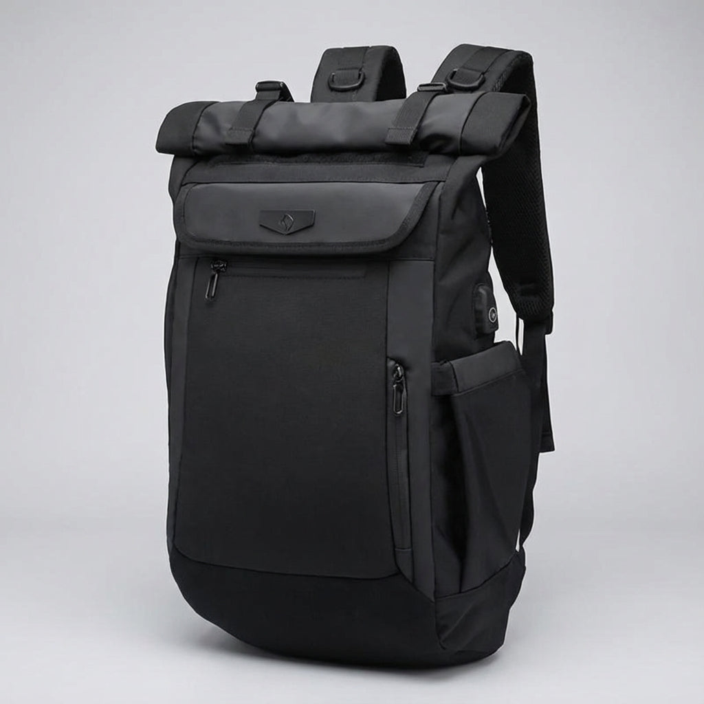Venturo rolltop reseryggsäck i svart, rymlig med laptopfack och många fickor för organiserad packning, unisex.