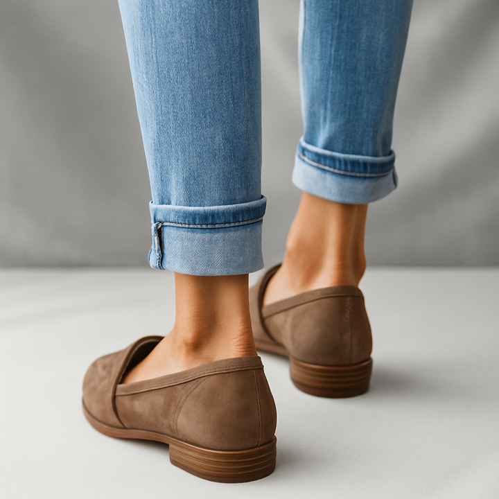Detaljbild av innersulan i 'Trendig Komfort' damloafers, belyser den bekväma designen.