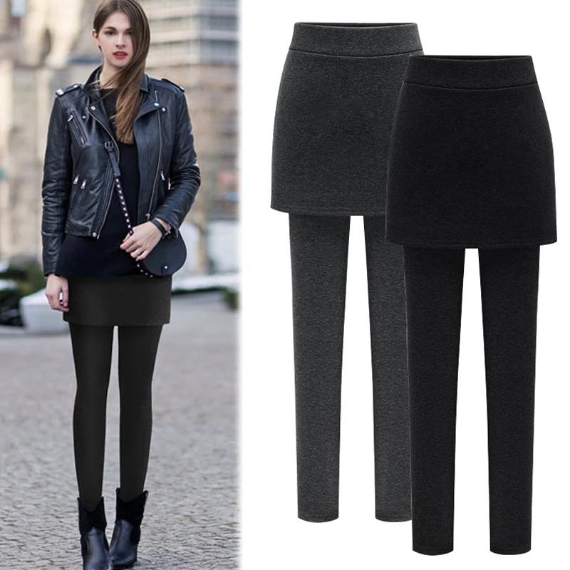 "Svarta fleecefodrade damkjolleggings, elegant och varm design, perfekt för vinterdagar, stilren matchning med stövlar."