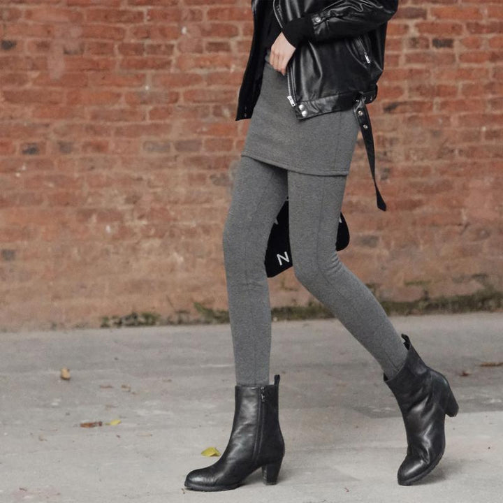"Svarta fleecefodrade damkjolleggings, elegant och varm design, perfekt för vinterdagar, stilren matchning med stövlar."