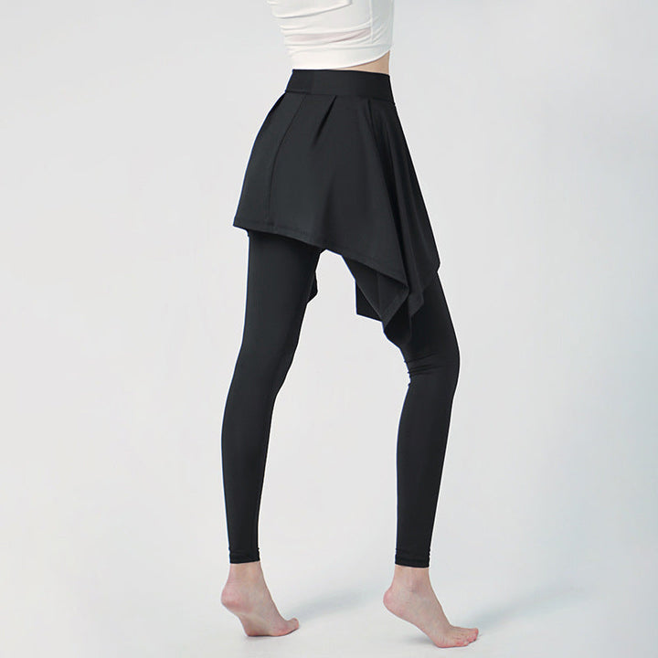 "Svarta leggings med inbyggd kjol, fyrvägsstretch och mjuk design för stilfull komfort, perfekt för modern kvinna."