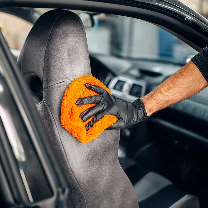 "Svarta nitrilhandskar, engångsbruk, slitstarka och elastiska, skyddar mot vätskor, 100-pack för kök och allmänt bruk."