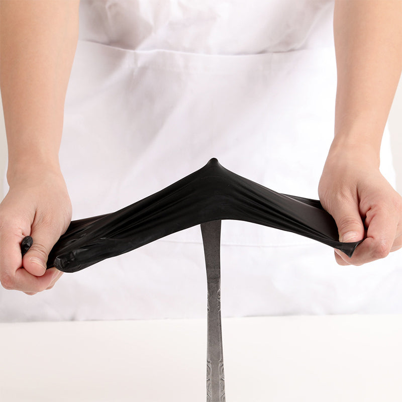 "Svarta nitrilhandskar, engångsbruk, slitstarka och elastiska, skyddar mot vätskor, 100-pack för kök och allmänt bruk."