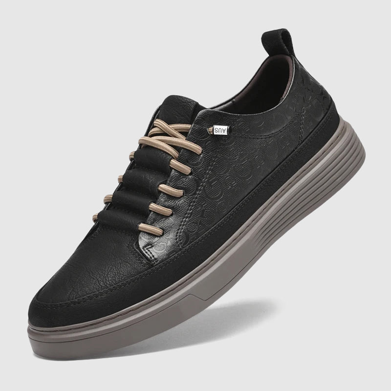 Casual beige slip-on sneakers för män, enkelt att ta på, mångsidig design.