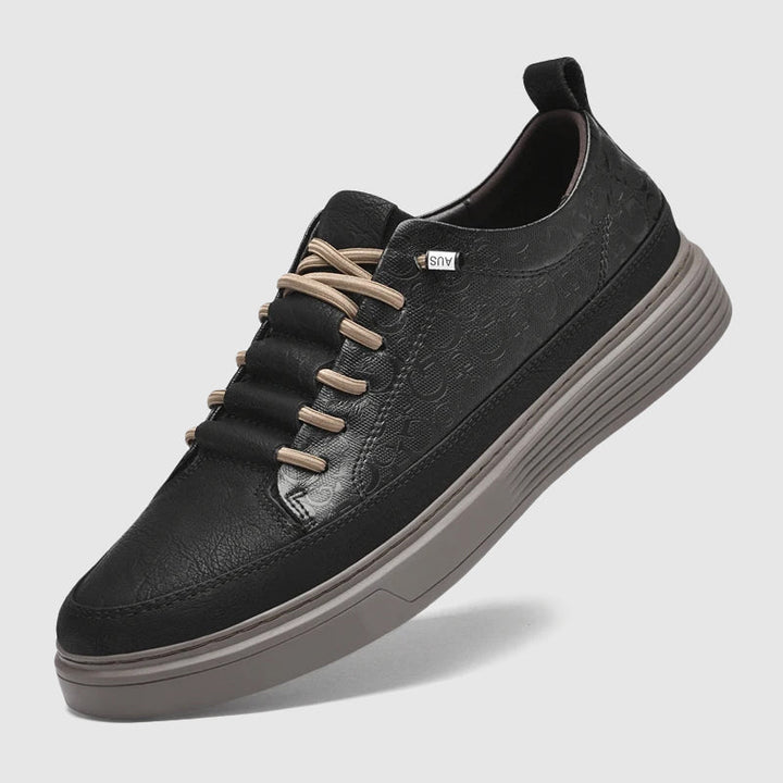 Casual beige slip-on sneakers för män, enkelt att ta på, mångsidig design.