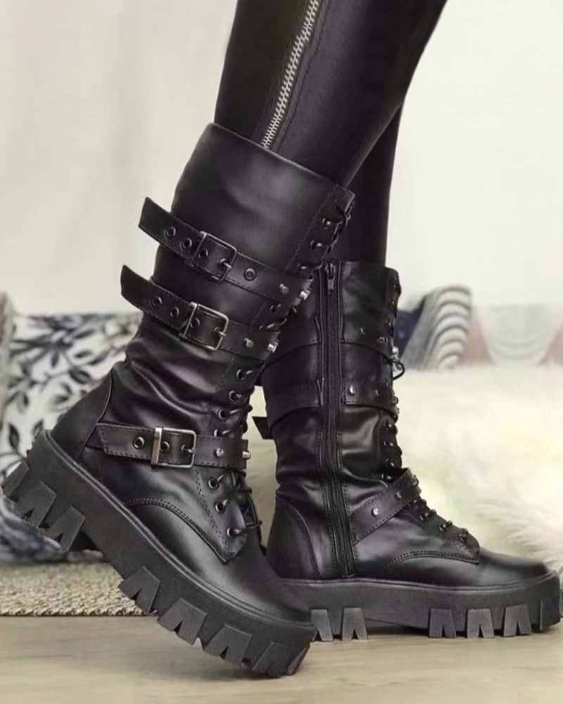 Trendiga svarta damstövlar med robust dragkedja och eleganta spännen, idealiska för mode.