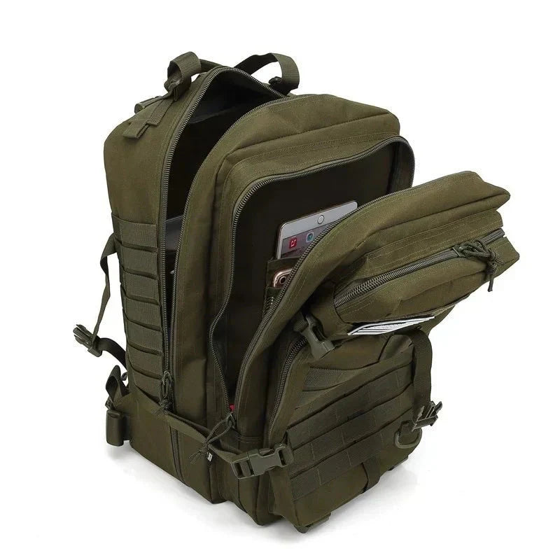 Funktionell unisex taktisk ryggsäck. Vattentålig, rymlig packning för vandring, camping & outdoor äventyr.