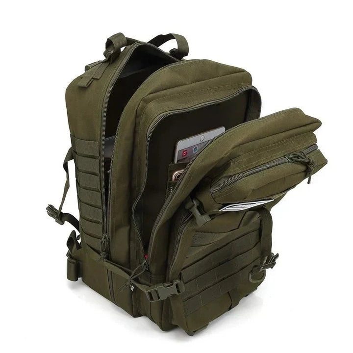Funktionell unisex taktisk ryggsäck. Vattentålig, rymlig packning för vandring, camping & outdoor äventyr.