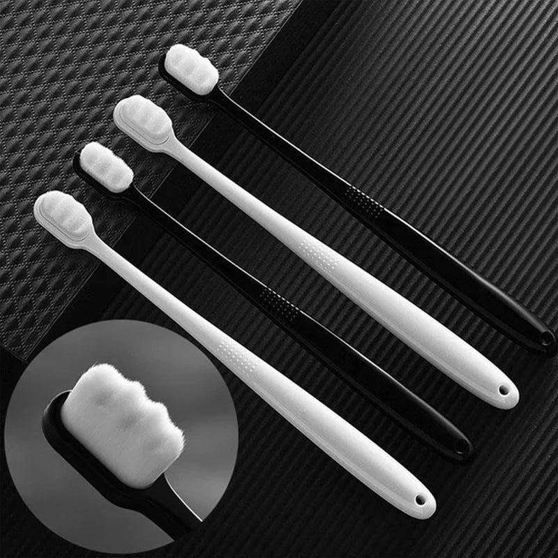 "Tandborste med 10 000 mjuka borsthår, minimal design och halkfritt ergonomiskt handtag för skonsam rengöring."