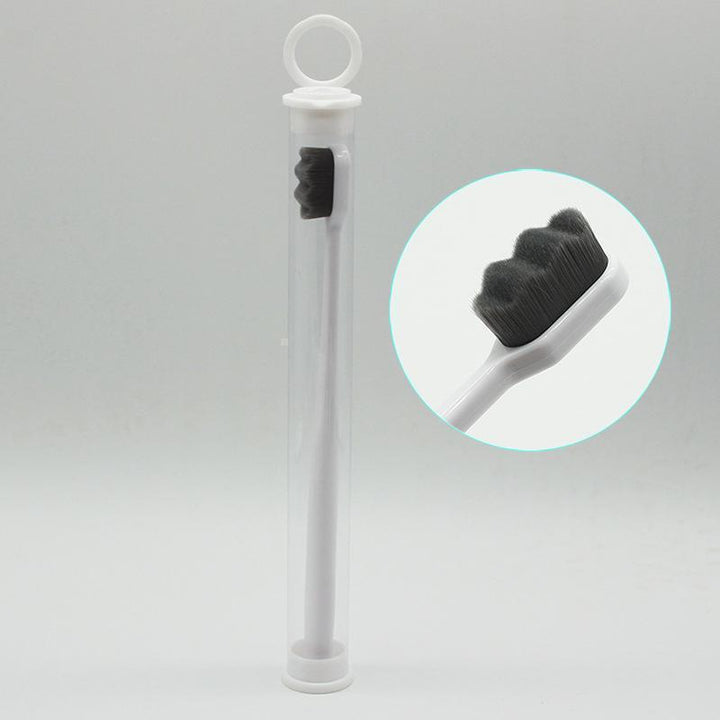 "Tandborste med 10 000 mjuka borsthår, minimal design och halkfritt ergonomiskt handtag för skonsam rengöring."