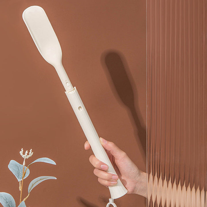 "Teleskopiskt justerbart skohorn för kvinnor i aluminium, delbart för enkel förvaring, erbjuder bekväm skovård."