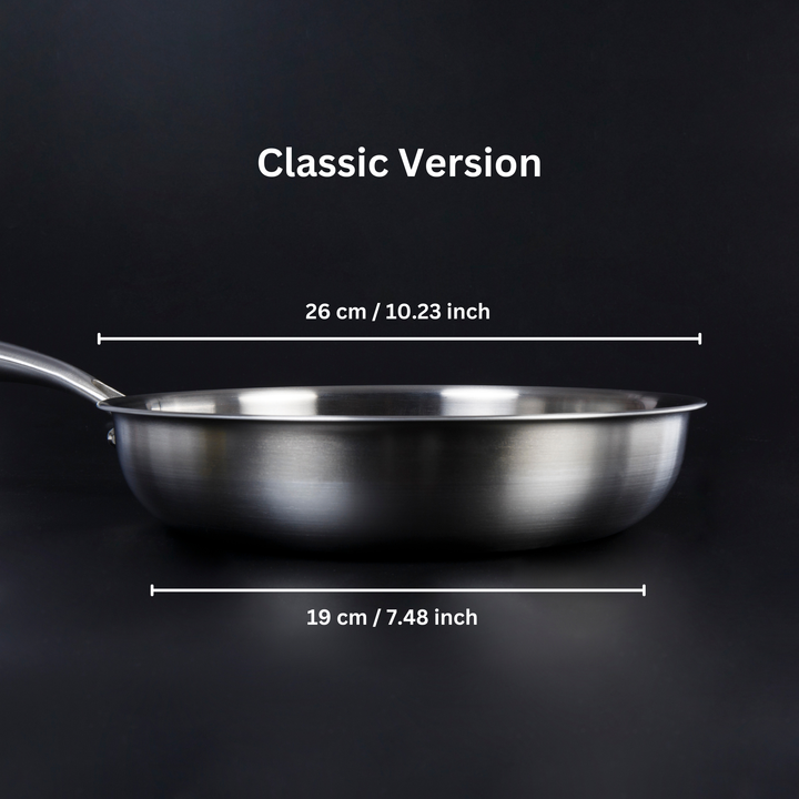 Stilren titanstekpanna 28 cm i modernt kök, redo för hälsosam matlagning på induktion.
