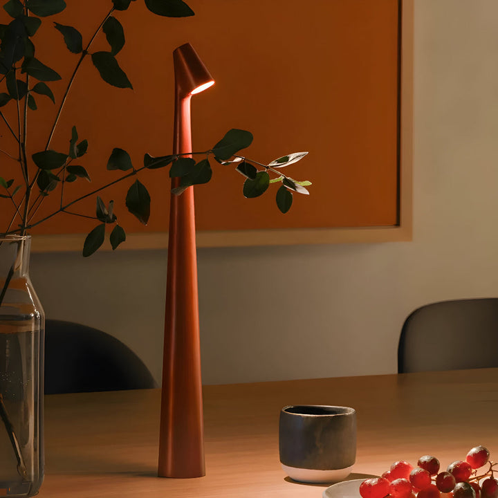 Modern trådlös LED bordslampa för vardagsrummet, dimbar, batteridriven. Skapar mysig stämning.