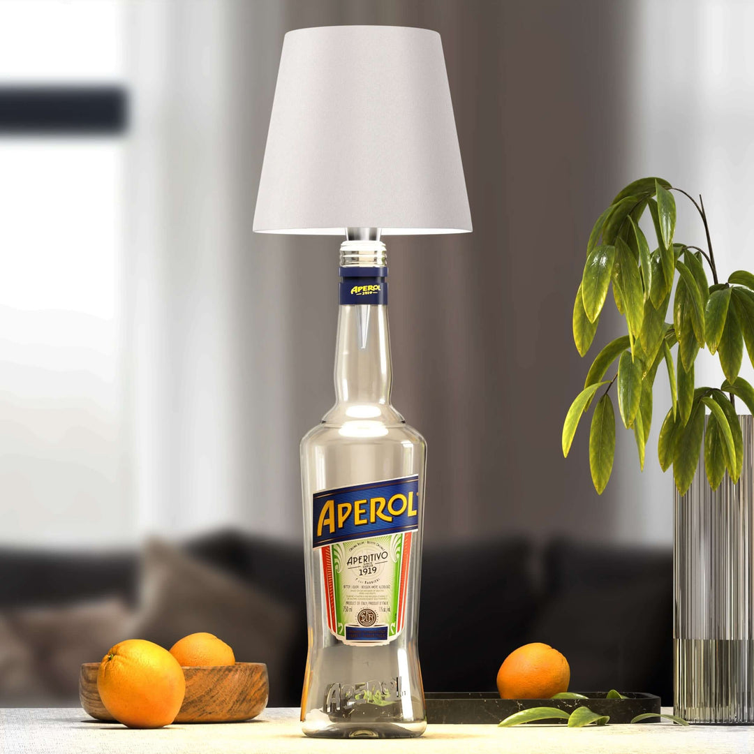 Trådlös LED flasklampa, uppladdningsbar för stämningsfull belysning och modern dekoration i hemmet.