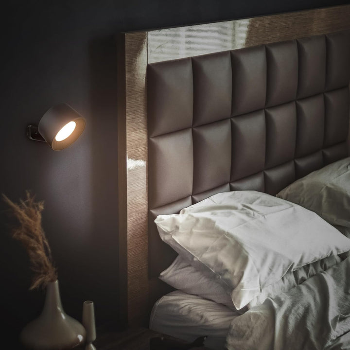 Energieffektiv LED-lampa med rörelsesensor. Trådlös, uppladdningsbar USB-C sensorlampa för smart belysning.