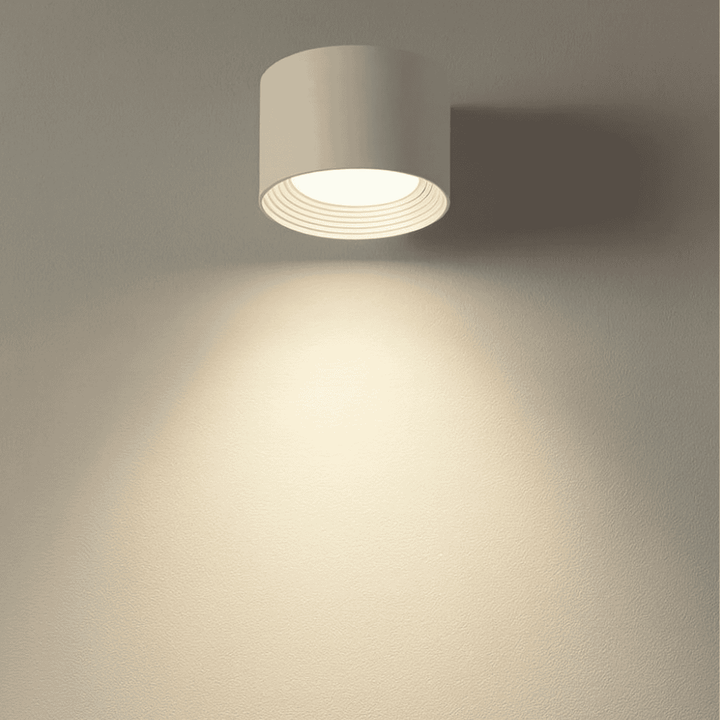 Elegant nordisk vägglampa, trådlös med LED-belysning. Skapar stämningsfullt ljus, fjärrkontroll ingår.