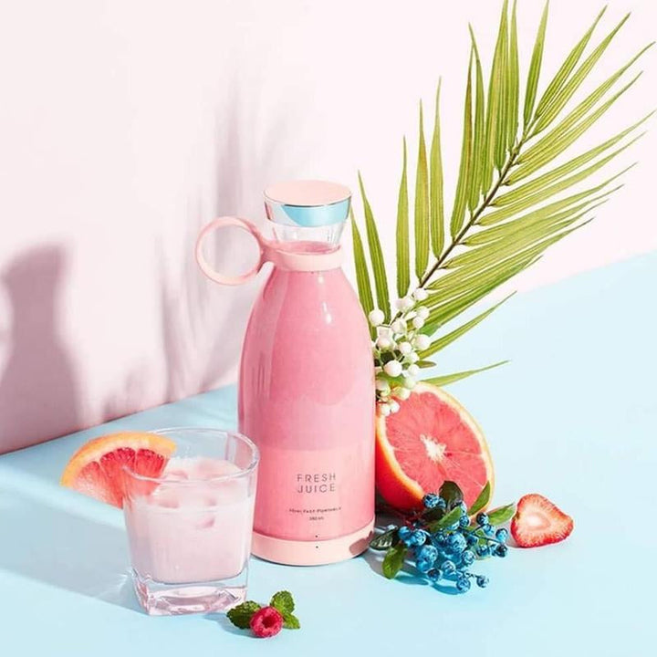 "Trådlös bärbar mixer i BPA-fri plast, kompakt design med stark motor, perfekt för färgglada smoothies och enkel transport."