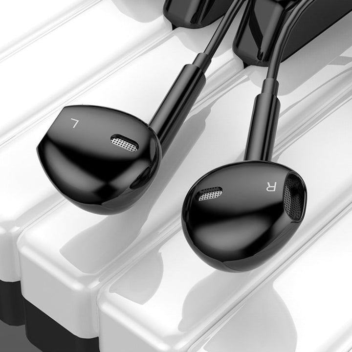 "Trådlöst sportheadset med Bluetooth 5.0, aktiv brusreducering, IPX7 vattentät, svart design, ventilerad för träning."