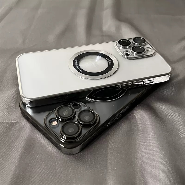 Transparent iPhone-fodral med stark magnet, klart TPU-material, skyddar mot stötar och repor, perfekt för trådlös laddning.
