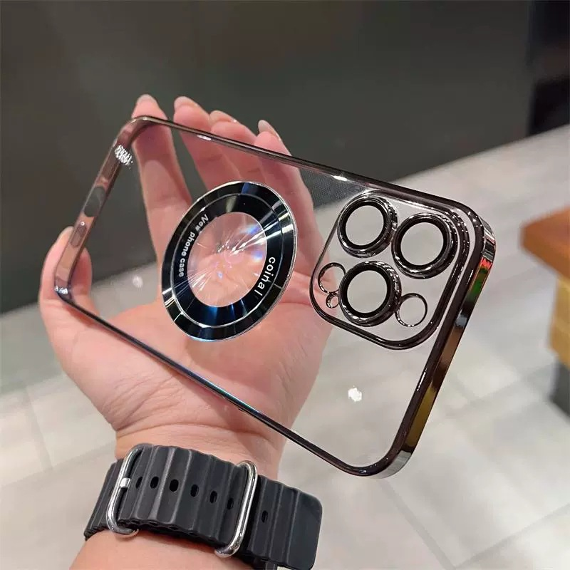 Transparent iPhone-fodral med stark magnet, klart TPU-material, skyddar mot stötar och repor, perfekt för trådlös laddning.