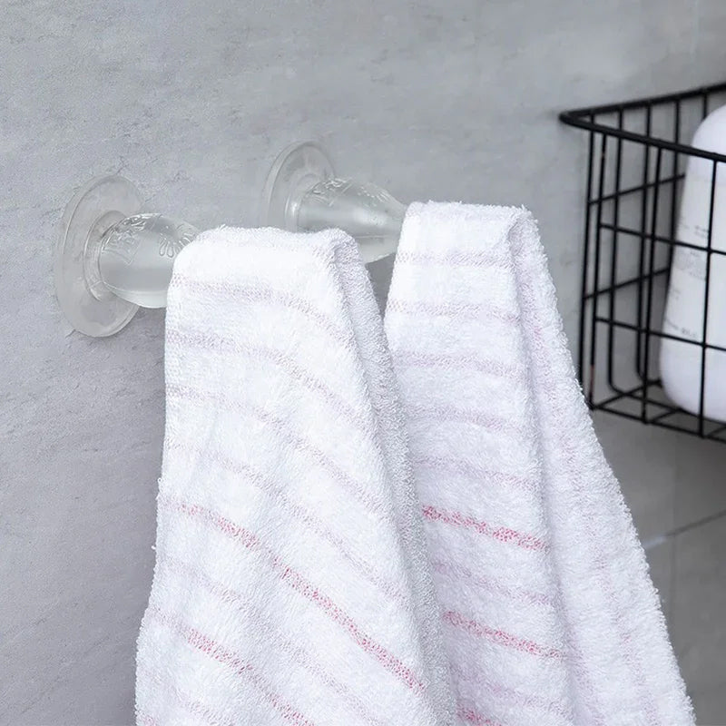 "Transparent silikonskydd för dörrar, stötabsorberande, i diskret design för att skydda väggar och dörrar mot slag."