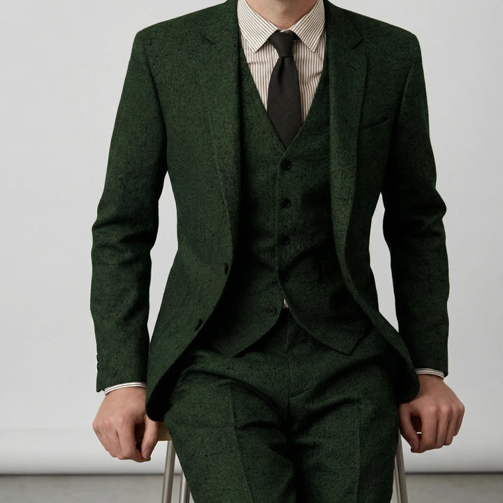 Elegant mörkbrun herr slim fit kostym tredelad. Perfekt för business, formella tillställningar och fest.