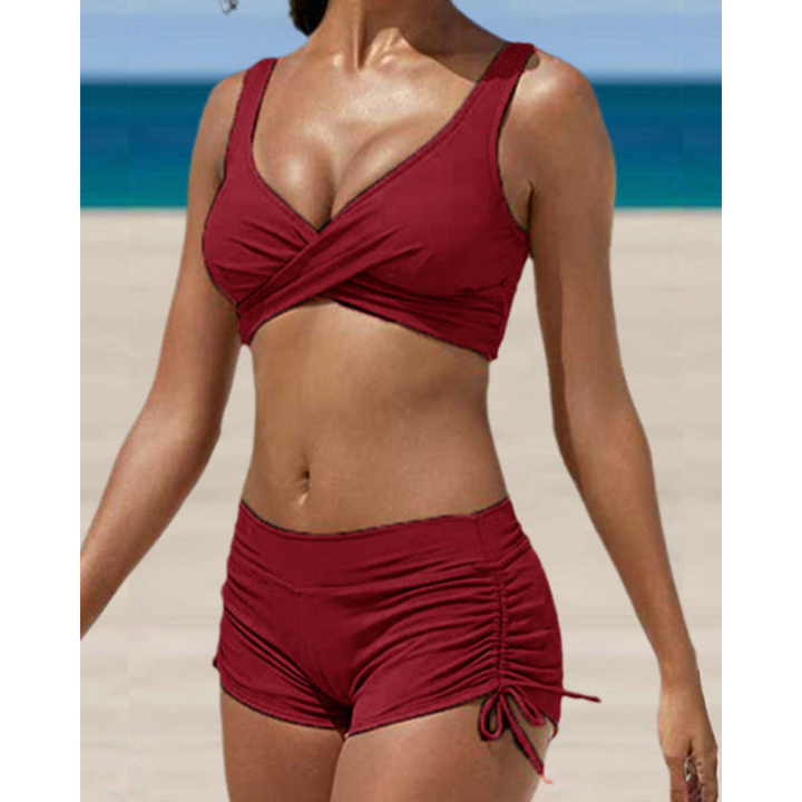 Mönstrad tvådelad dam bikini med trendigt tryck och justerbara detaljer. Stilrena badkläder för sommar och sol.