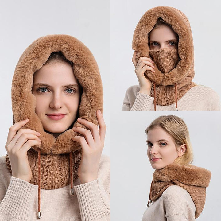 "Trendig damhalsduk med luva i beige, kombination av värme och stil, perfekt vinteraccessoar för modern kvinnas outfit."