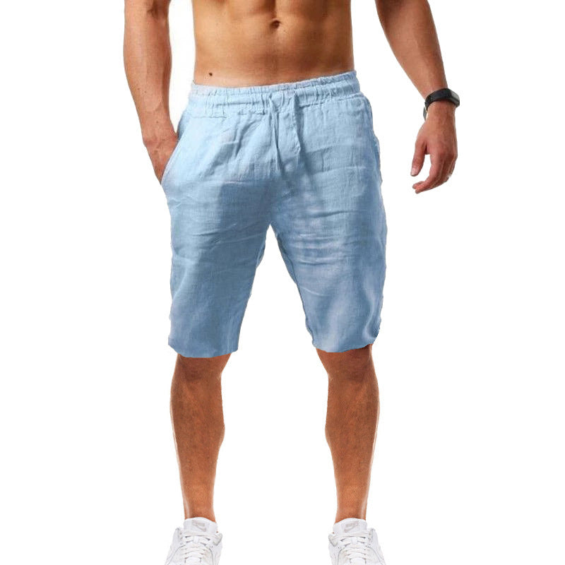 Trendig herrshorts i mjuk bomull, färger vit, khaki, mellanmörk blå. Avslappnad passform, fempunktsnitt, midjeskärning.