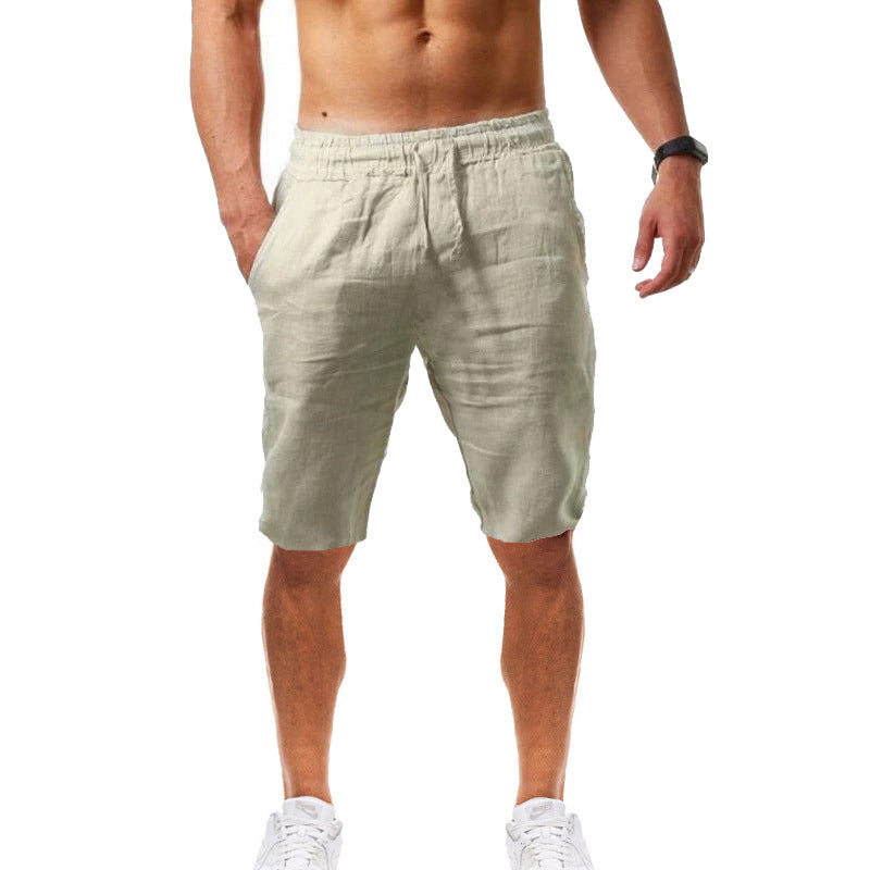 Trendig herrshorts i mjuk bomull, färger vit, khaki, mellanmörk blå. Avslappnad passform, fempunktsnitt, midjeskärning.