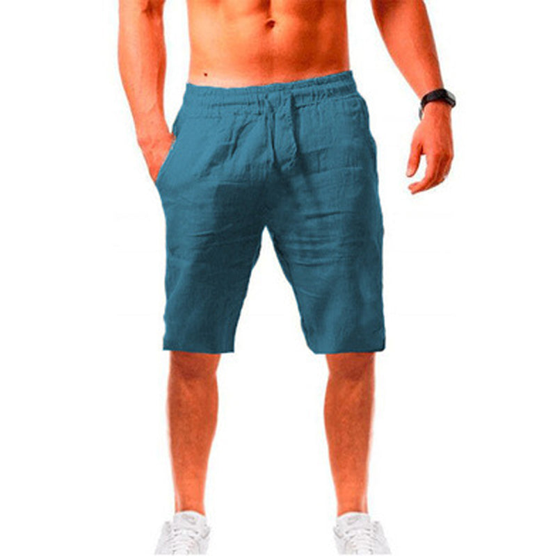 Trendig herrshorts i mjuk bomull, färger vit, khaki, mellanmörk blå. Avslappnad passform, fempunktsnitt, midjeskärning.