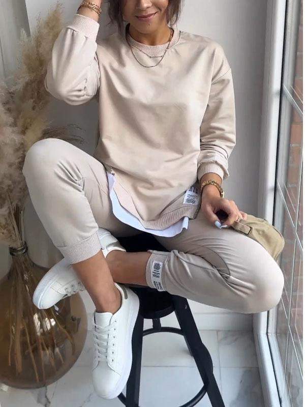 Komplett fritidsset för dam, inkluderande mjuk sweatshirt och bekväma trendiga byxor.