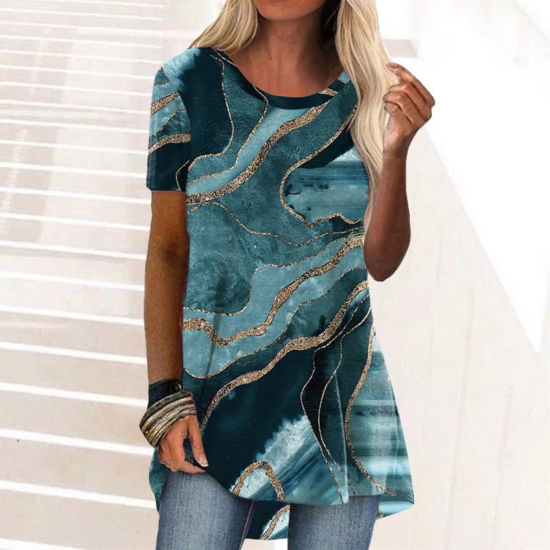"Tryckt kortärmad dam t-shirt i bomullsblandning med vintage stil och unikt mönster i levande färger, avslappnad passform."