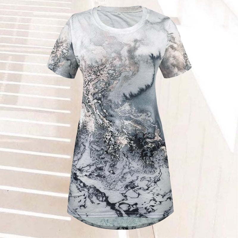 "Tryckt kortärmad dam t-shirt i bomullsblandning med vintage stil och unikt mönster i levande färger, avslappnad passform."