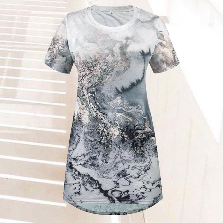 "Tryckt kortärmad dam t-shirt i bomullsblandning med vintage stil och unikt mönster i levande färger, avslappnad passform."
