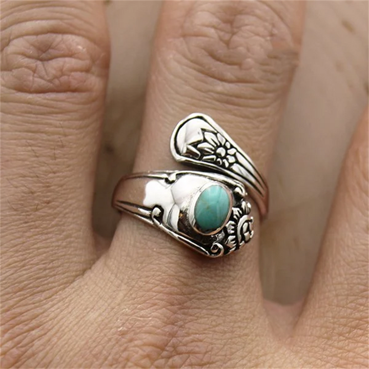 "Turkos justerbar vintage ring för kvinnor med detaljrik koppar och turkossten, elegant accessoar som utstrålar historisk cha