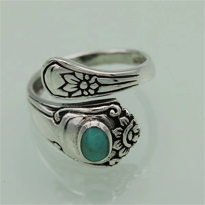 "Turkos justerbar vintage ring för kvinnor med detaljrik koppar och turkossten, elegant accessoar som utstrålar historisk cha