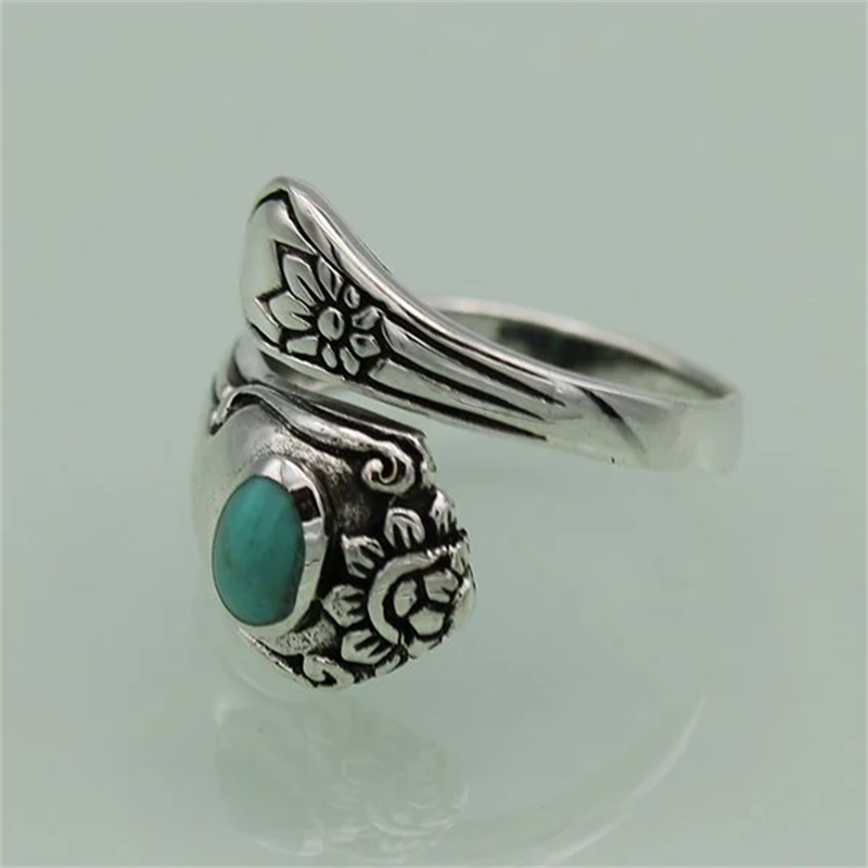 "Turkos justerbar vintage ring för kvinnor med detaljrik koppar och turkossten, elegant accessoar som utstrålar historisk cha