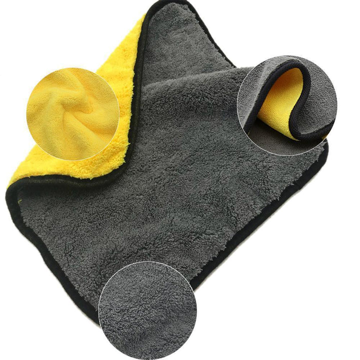 "Ultraplysch bilpoleringsduk, dubbelsidig mikrofiber, mjuk och absorberande, repfri finish för bilens ytor."