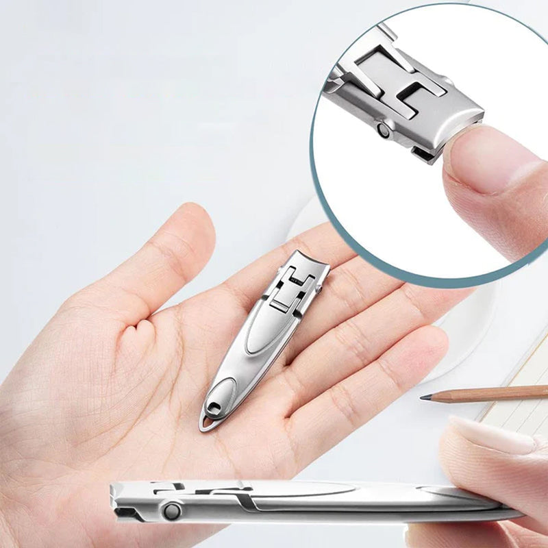 "Ultratunn portabel nagelklippare i rostfritt stål med smal och ergonomisk design, silverfärgad med en matt finish."