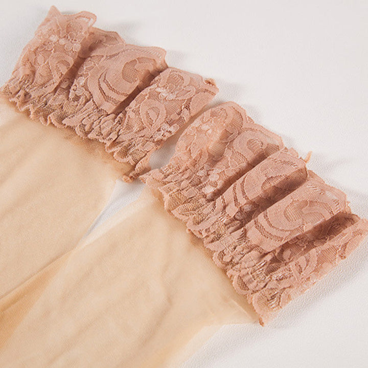 "Ultratunna svarta spetsstrumpor i bomull, elegant och funktionell design, perfekta för vinterbruk med silkeslen finish."