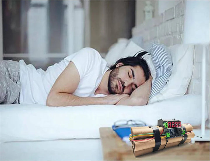 Unik dynamitklocka, perfekt för att skämta med vänner eller som en cool dekoration. Även för DIY-entusiasten.