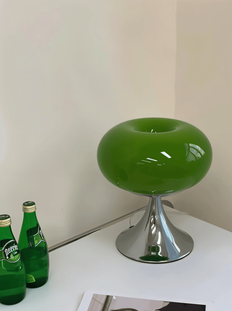 Modern LED-bordslampa i glas med mjukt rundad design. Ger behagligt varmt ljus till ditt hem.