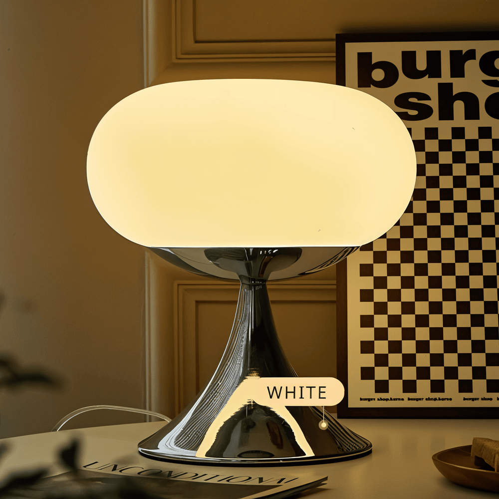 Mysig glasbordslampa med varmt LED-ljus. Perfekt inredningsdetalj för att skapa avkoppling i sovrummet.