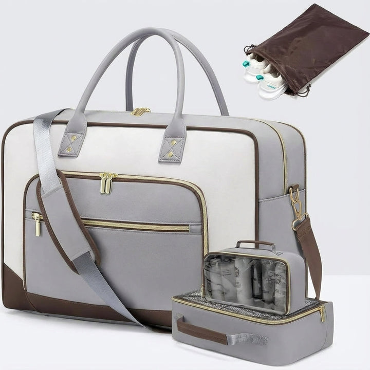 Rymlig duffelväska från CarrySmart reseset för handbagage. Perfekt för organiserat resande och packning.