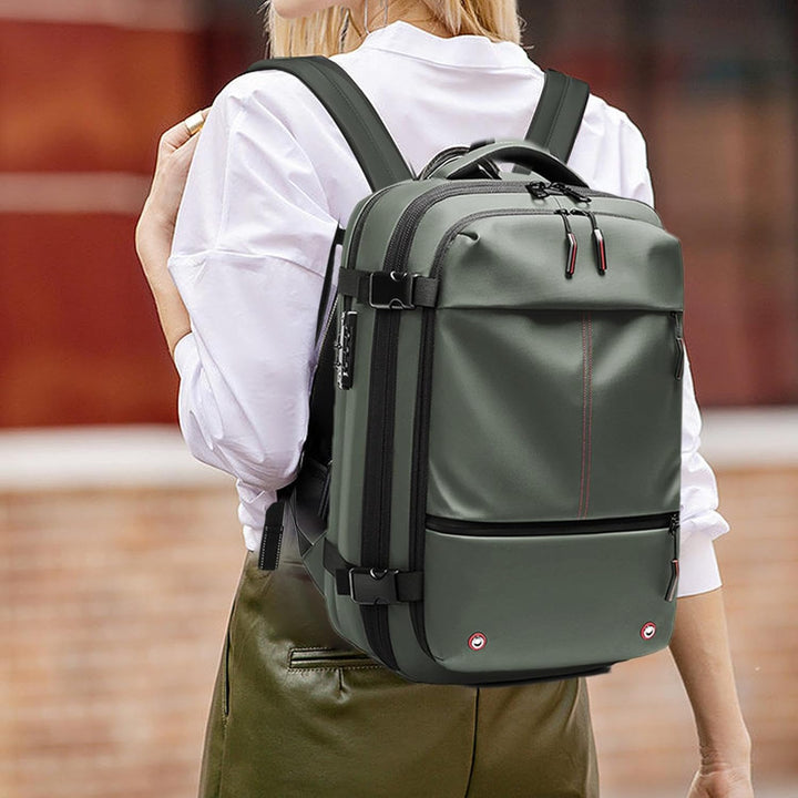 Expanderbar 60L ryggsäck Trivora med smart kompression och vattentätt material. Perfekt för din resepackning.