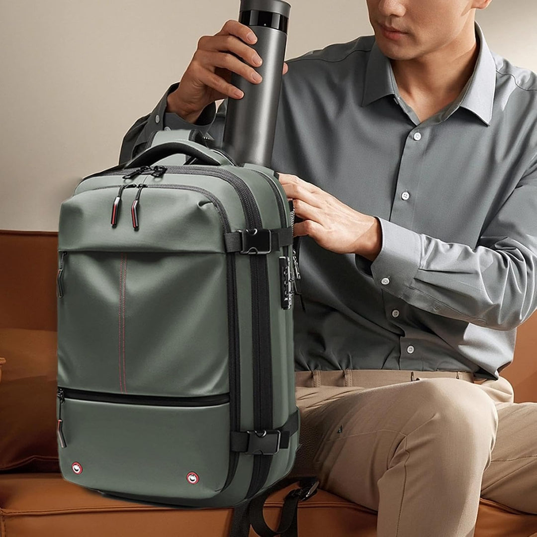 Stilren ryggsäck med laptopfack för pendling. 60L, vattentät och organiserad, perfekt för stadsresor.