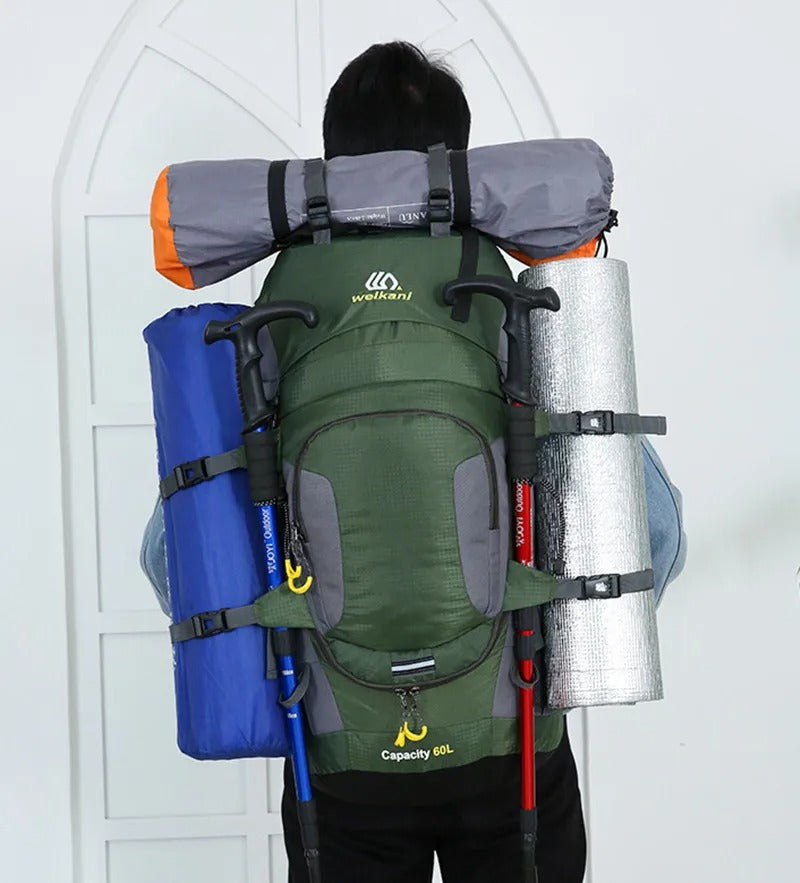 Ergonomisk 60L vattentät ryggsäck, hållbar för långa vandringar och campingresor. Unisex packning.